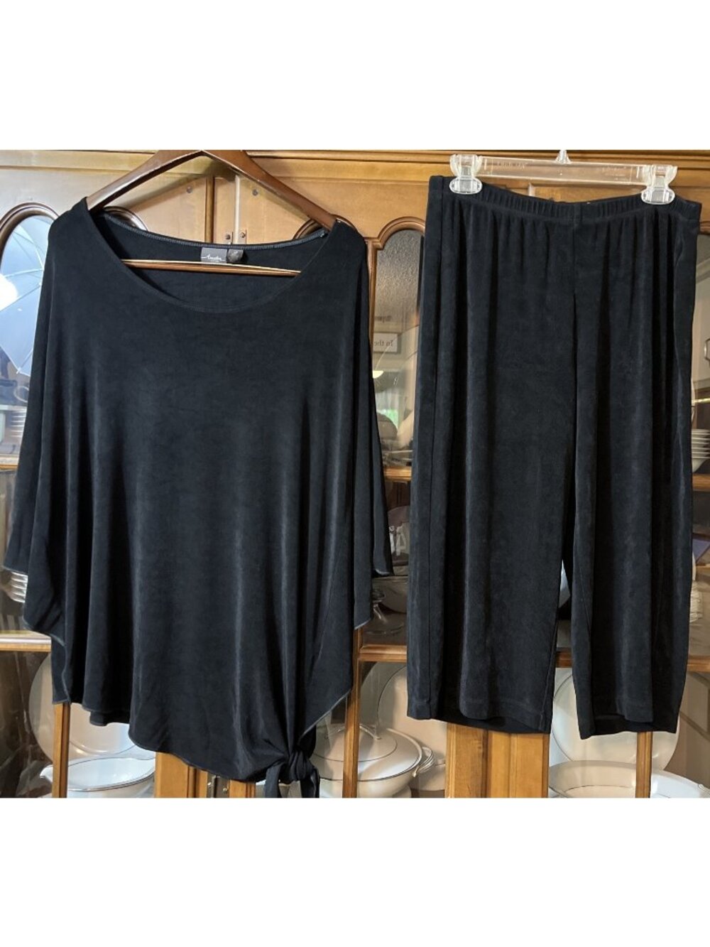 Travelers by Chico's 2PC Capri Pant Blouse Set Size 2 Black Minimalist Lounge